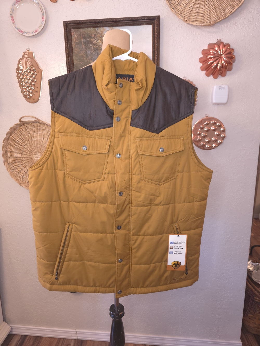 Ariat Western Vest Men’s Large Field Gold Brown NWT Insulated Ranch Workwear